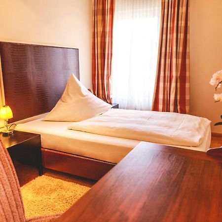 Hotel Loewen Егенщайн-Леополдсхафен Екстериор снимка