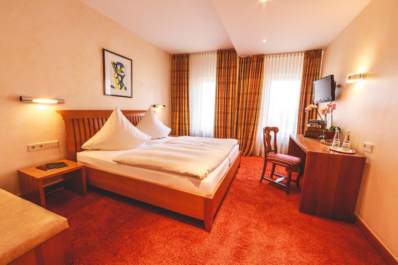 Hotel Loewen Егенщайн-Леополдсхафен Екстериор снимка