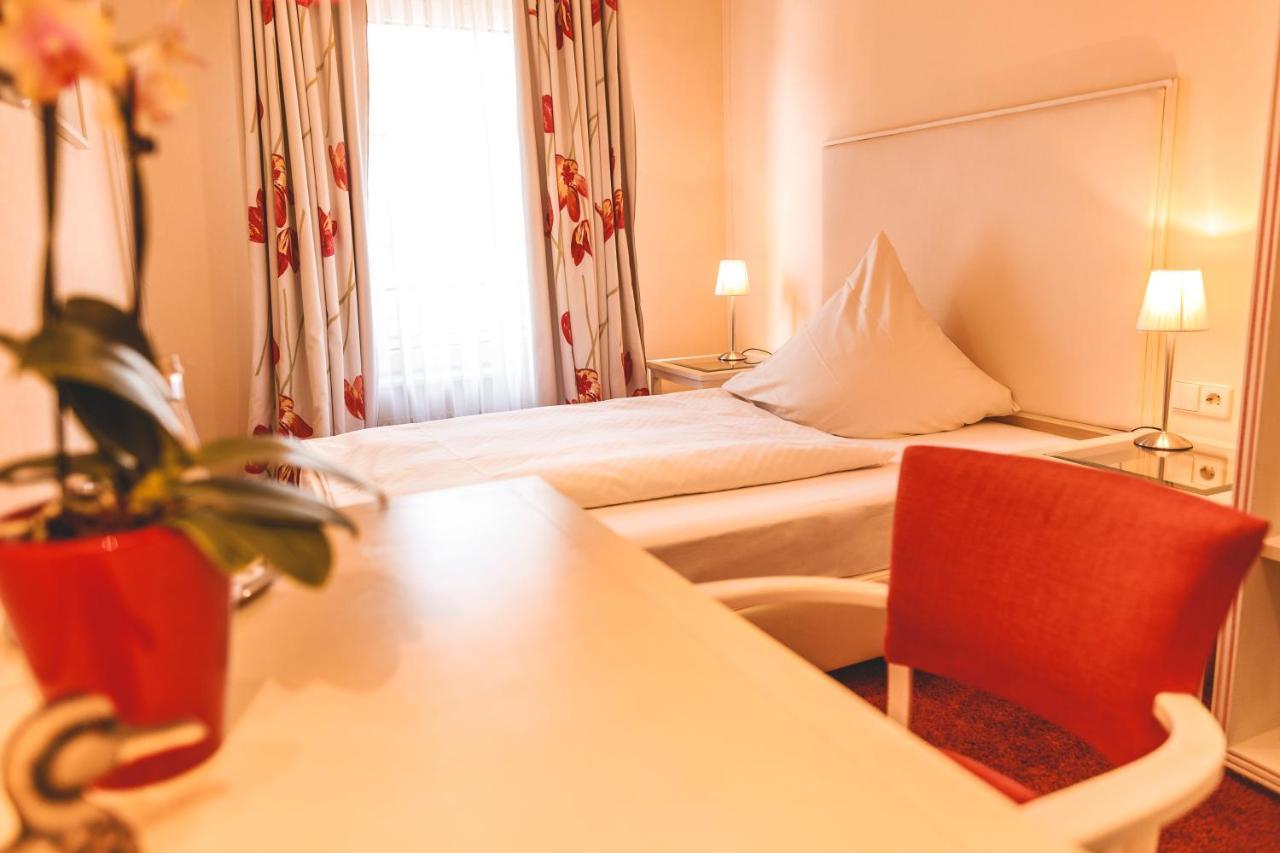 Hotel Loewen Егенщайн-Леополдсхафен Екстериор снимка