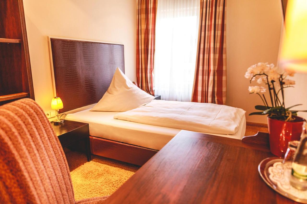 Hotel Loewen Егенщайн-Леополдсхафен Екстериор снимка