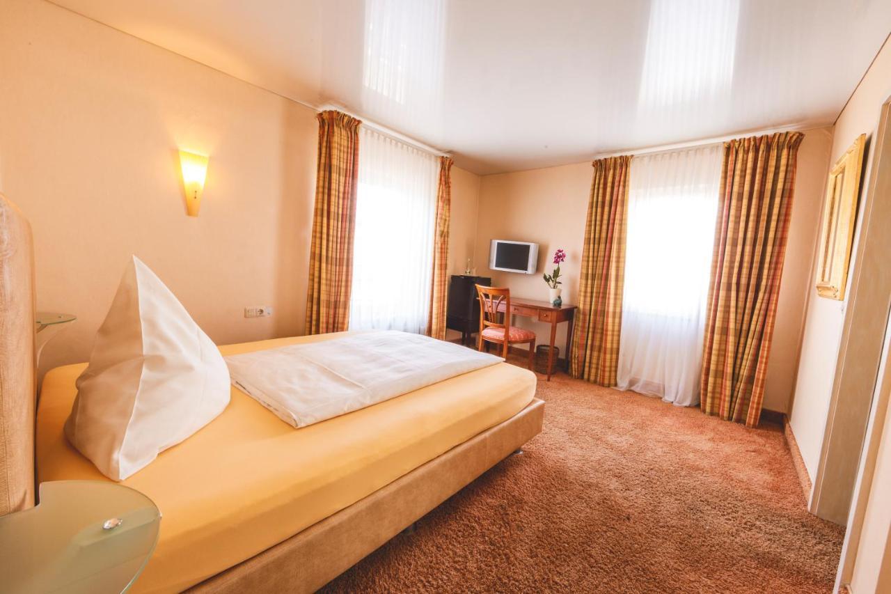 Hotel Loewen Егенщайн-Леополдсхафен Екстериор снимка